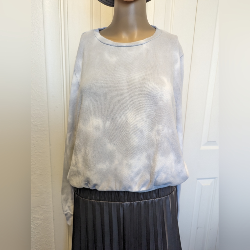 Volcom Lived in Lounge Gray & White Tie-Died Cozy Soft Long Sleeve Shirt Size M.